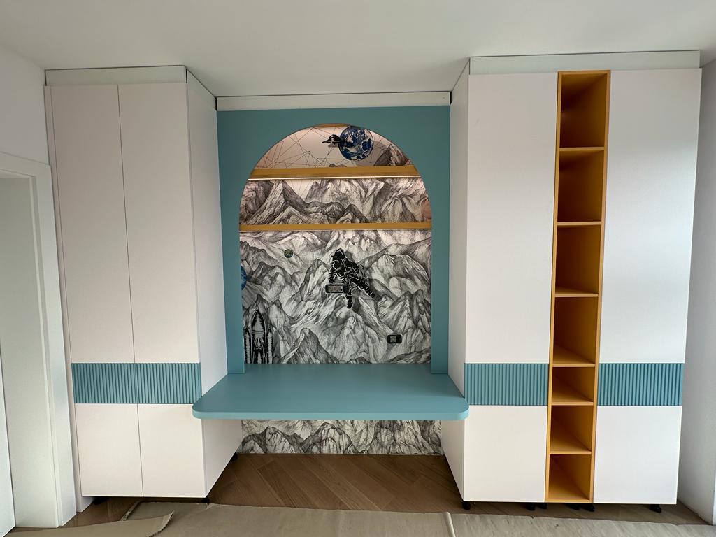 Birou cu Bibliotecă și Arcadă Pictată