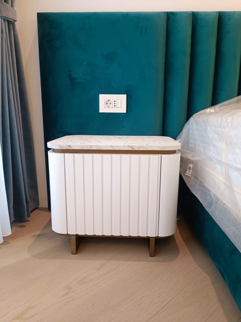 Noptieră Rotunjită cu Blat de Marmură