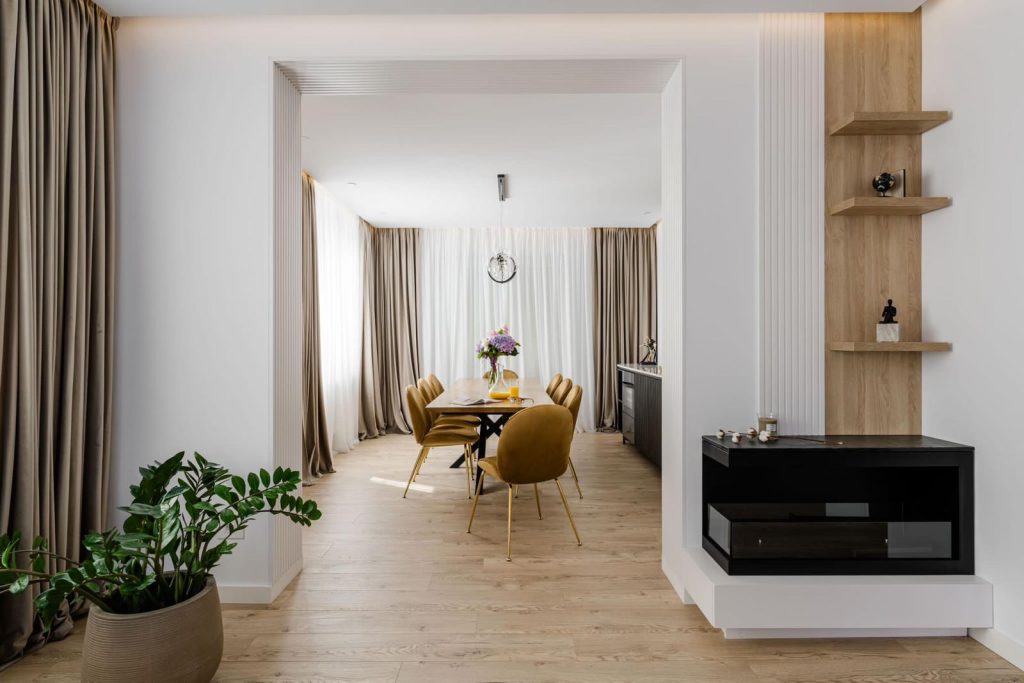 Living cu Trecere spre Sufrageria din Stejar